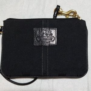 Authentic Coach wristlet 💗♥️💥HOST PICK!!!💗♥️💥